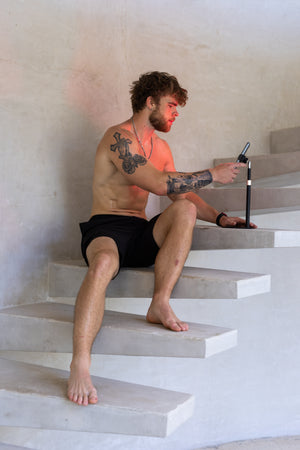 Key features of the Glow handheld therapy highlighted, emphasizing effectiveness by BioLight.